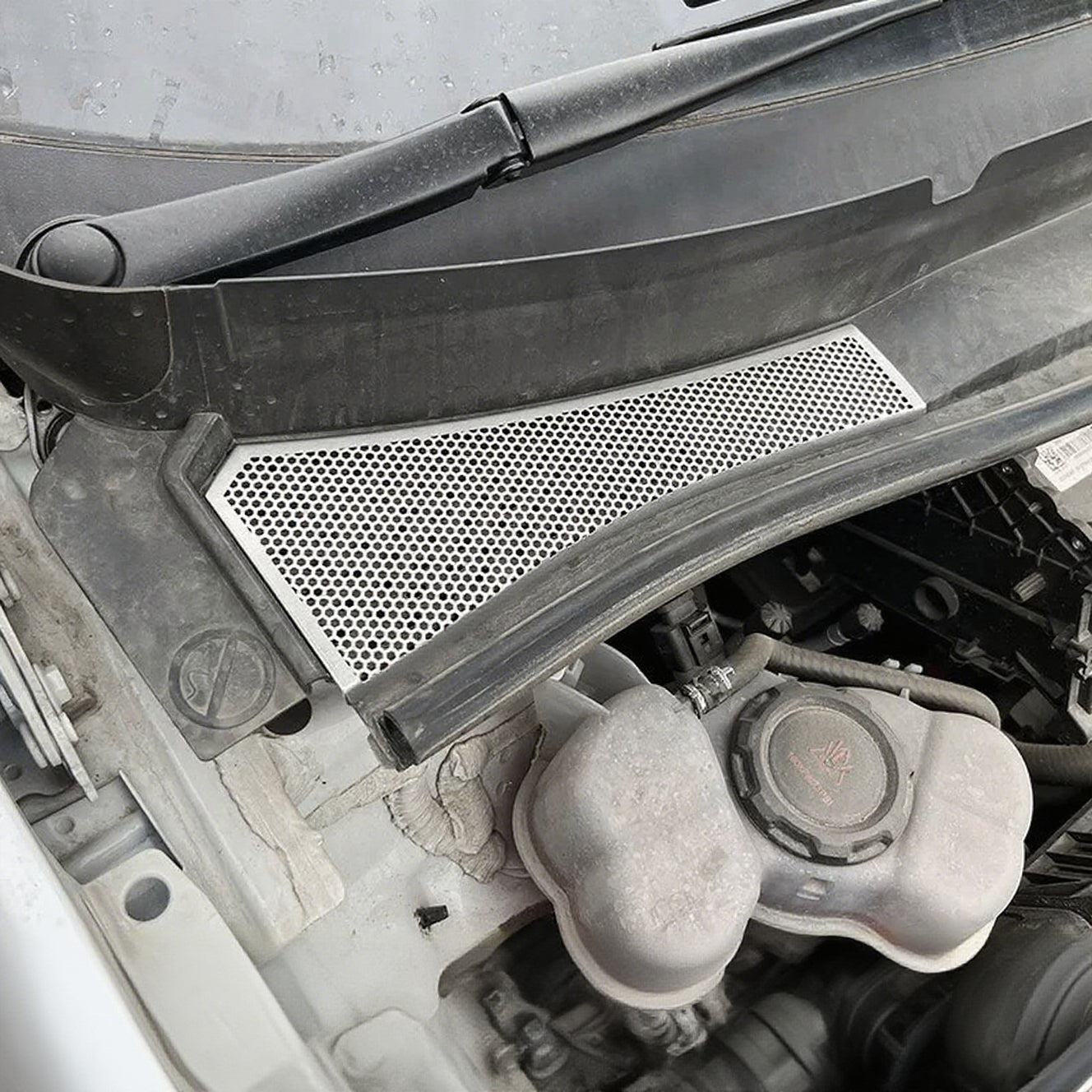 Stainless Steel Front Hood Dust Protection Cover For VW ID.3 2021-2025(2Pcs) - Evooor